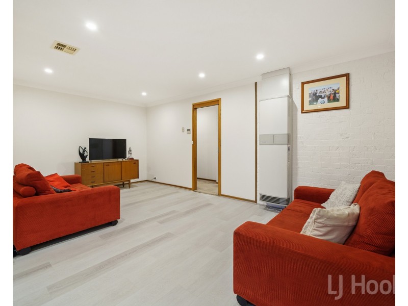 63 Crest Park Parade, Queanbeyan West NSW 2620