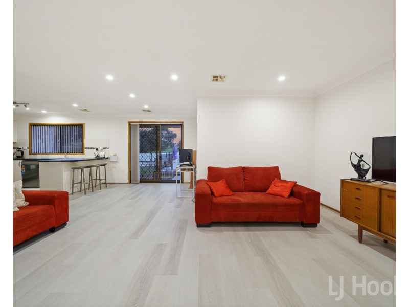 63 Crest Park Parade, Queanbeyan West NSW 2620