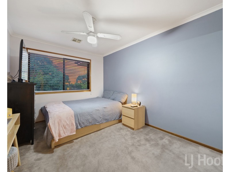63 Crest Park Parade, Queanbeyan West NSW 2620