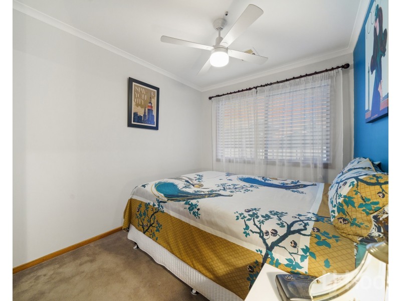 63 Crest Park Parade, Queanbeyan West NSW 2620