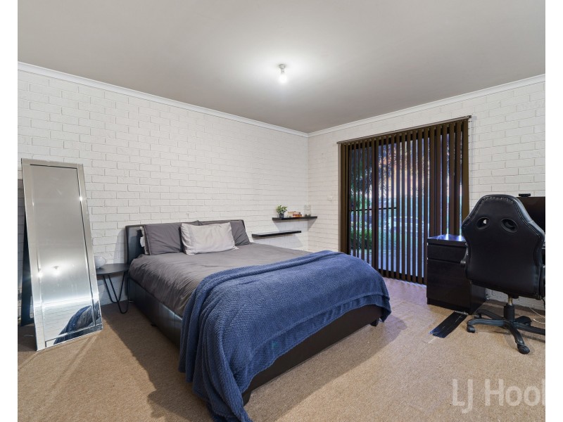 63 Crest Park Parade, Queanbeyan West NSW 2620