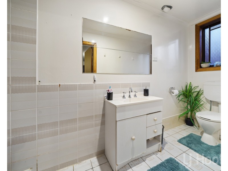 63 Crest Park Parade, Queanbeyan West NSW 2620