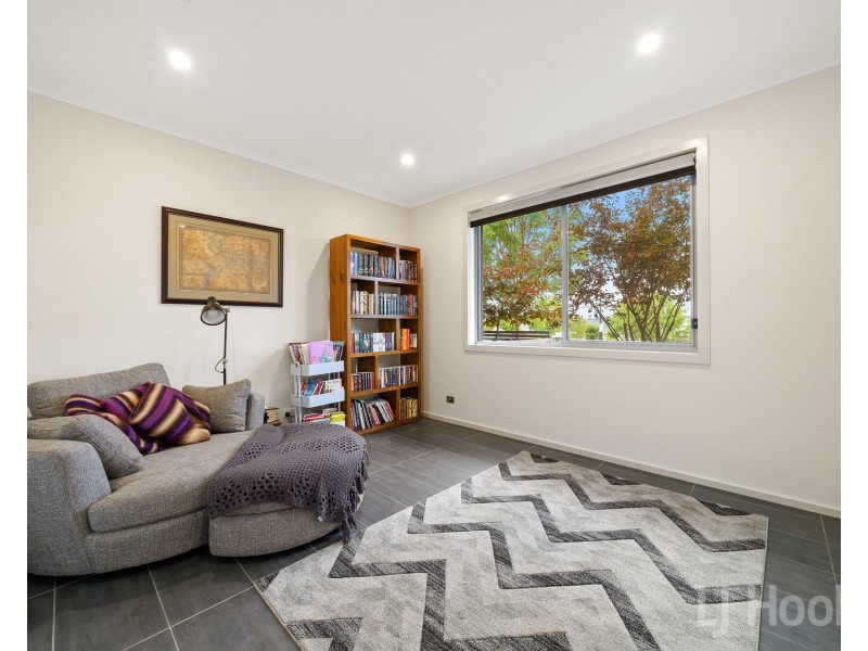 23 Lovegrove Walk, Googong NSW 2620