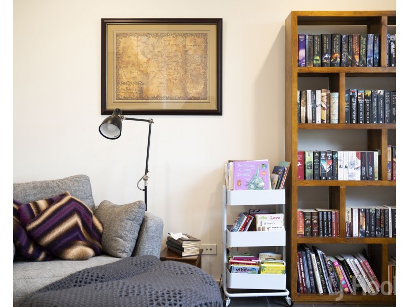 23 Lovegrove Walk, Googong NSW 2620