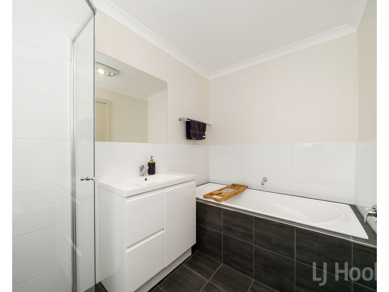 23 Lovegrove Walk, Googong NSW 2620