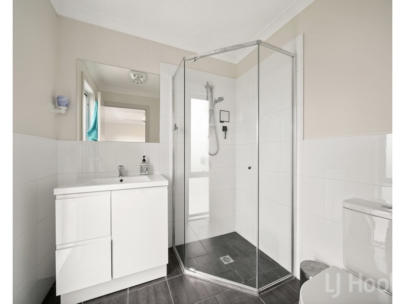 23 Lovegrove Walk, Googong NSW 2620