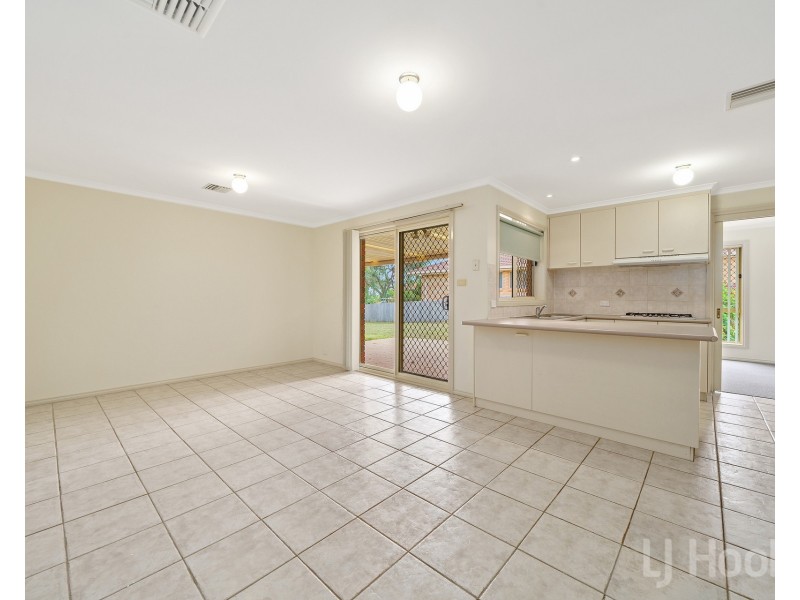 3 Carolyn Jackson Drive, Jerrabomberra NSW 2619