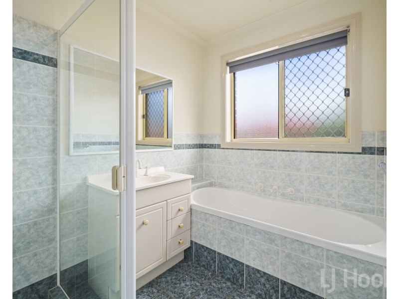 3 Carolyn Jackson Drive, Jerrabomberra NSW 2619