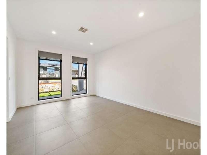 32 Montgomery Avenue, Googong NSW 2620