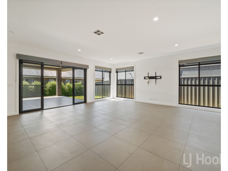 32 Montgomery Avenue, Googong NSW 2620
