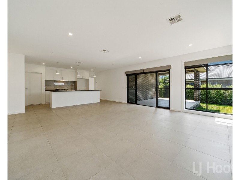 32 Montgomery Avenue, Googong NSW 2620