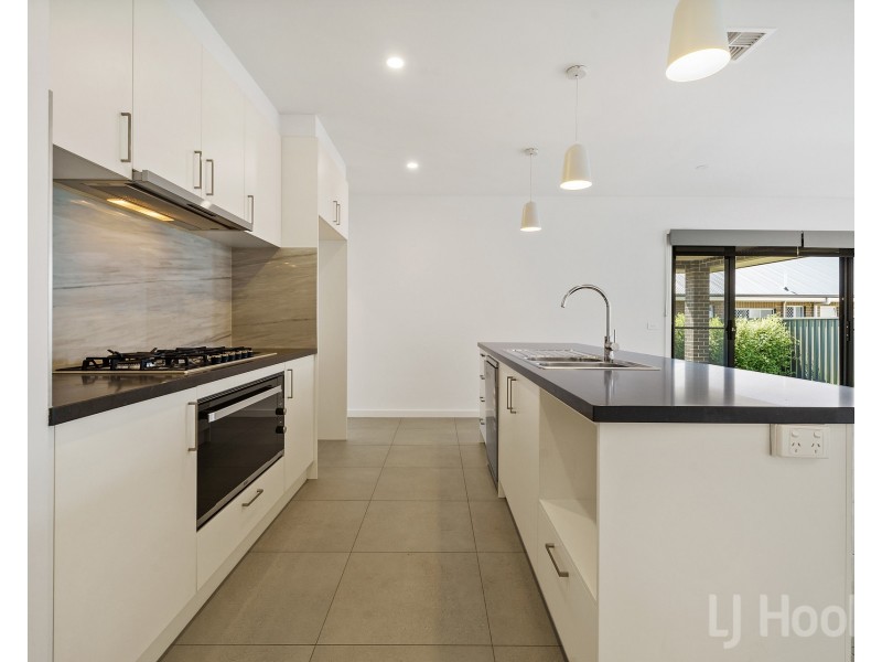 32 Montgomery Avenue, Googong NSW 2620