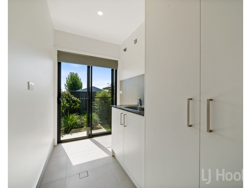 32 Montgomery Avenue, Googong NSW 2620