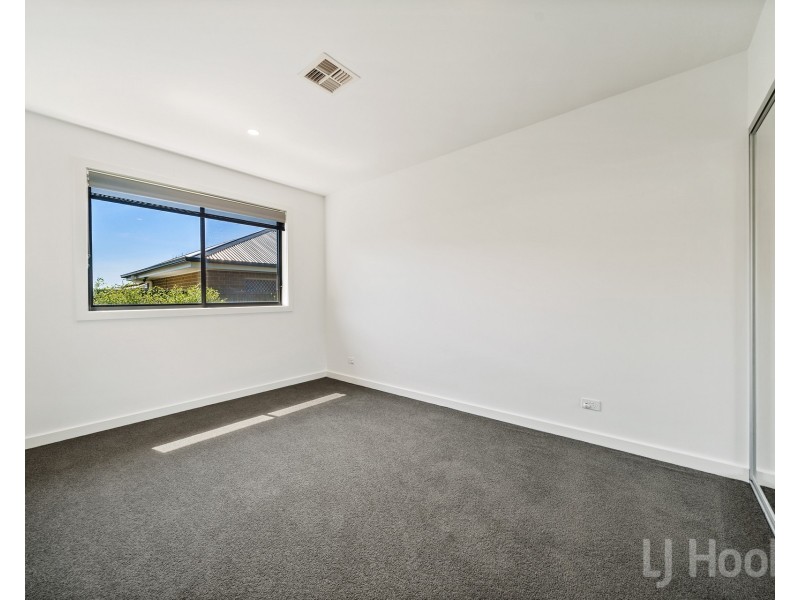 32 Montgomery Avenue, Googong NSW 2620
