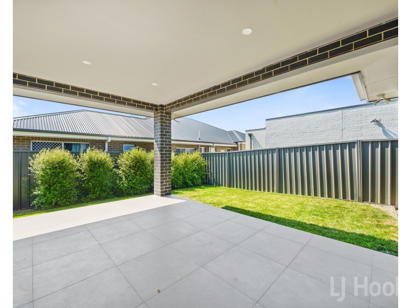 32 Montgomery Avenue, Googong NSW 2620