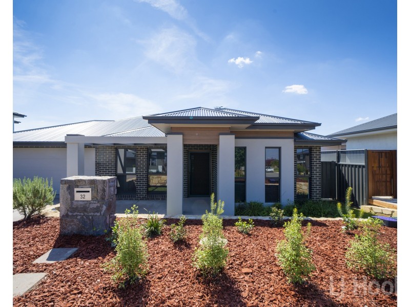 32 Montgomery Avenue, Googong NSW 2620