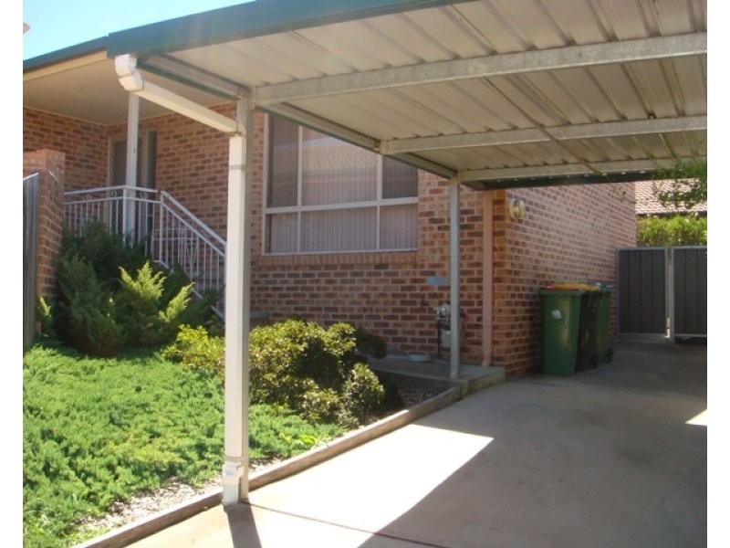 2/4 Marilyn Place, Queanbeyan NSW 2620