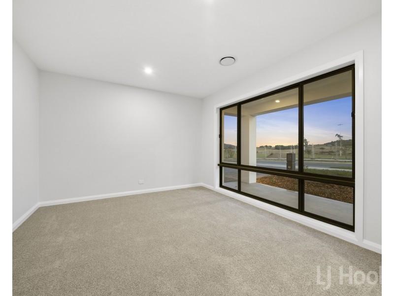1 Heazlett Street, Googong NSW 2620