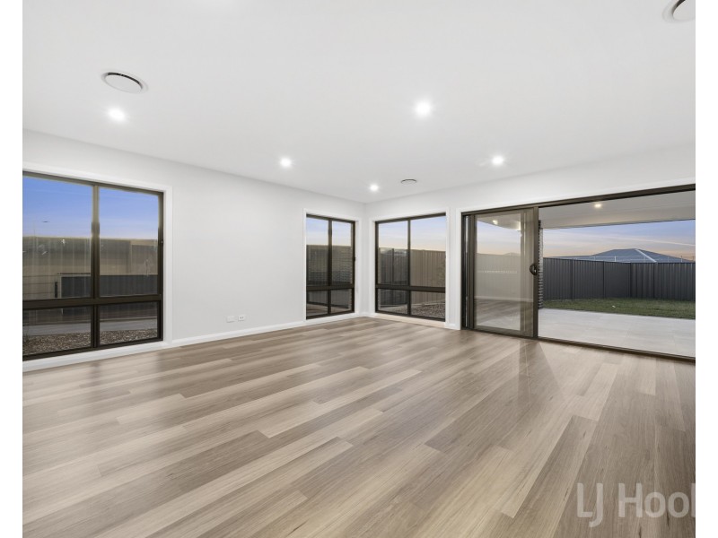 1 Heazlett Street, Googong NSW 2620