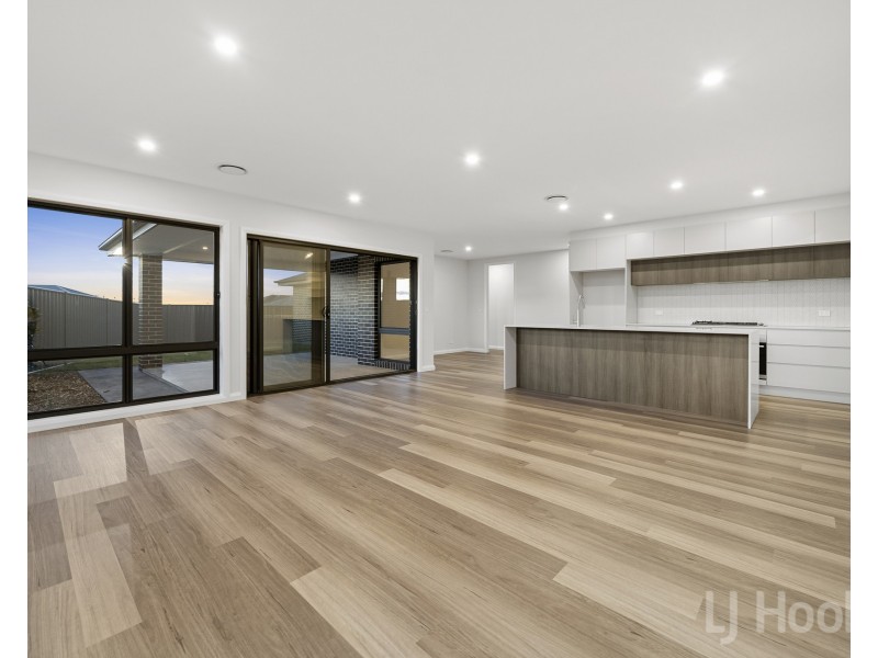 1 Heazlett Street, Googong NSW 2620