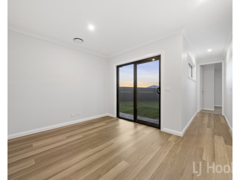 1 Heazlett Street, Googong NSW 2620