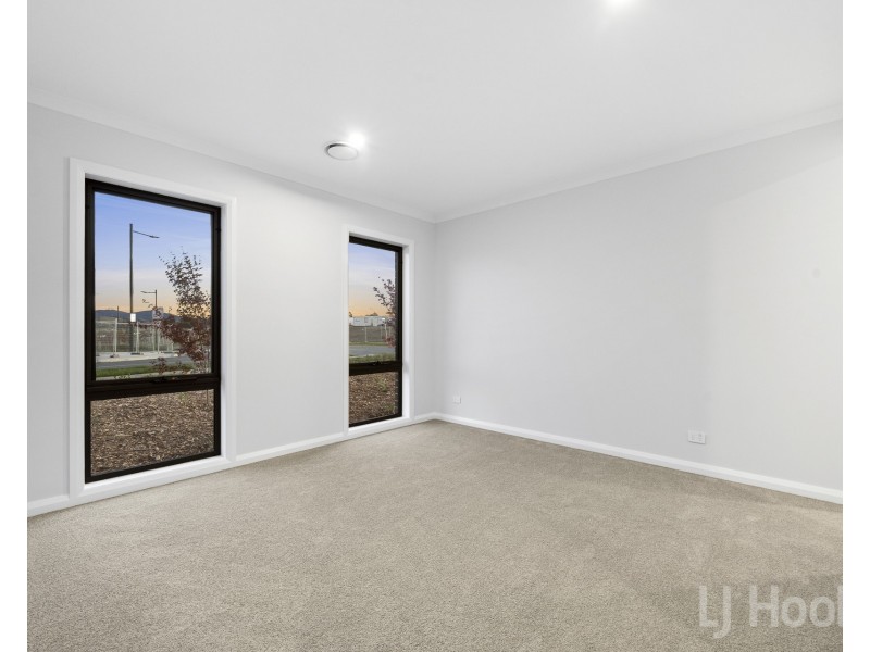 1 Heazlett Street, Googong NSW 2620