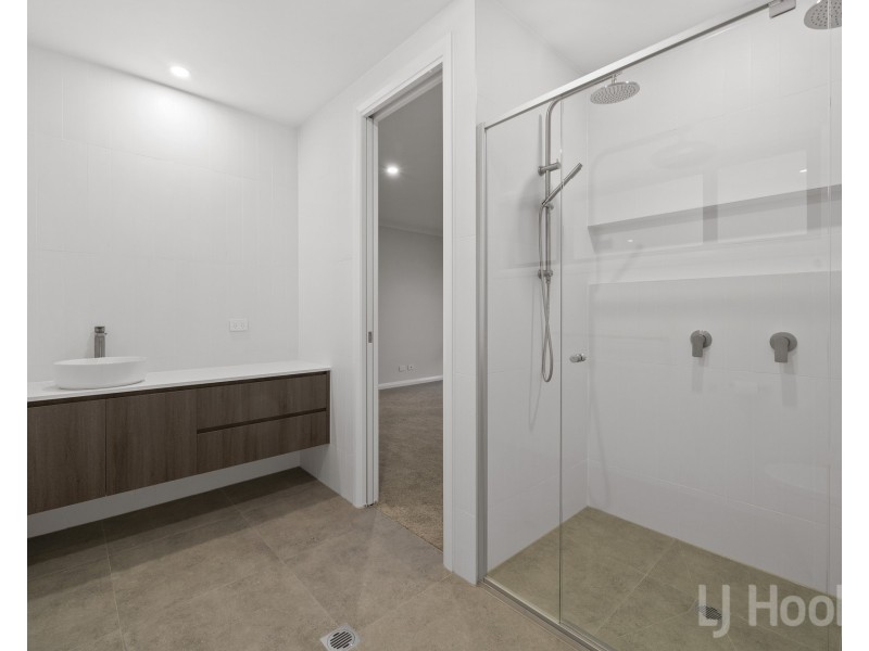 1 Heazlett Street, Googong NSW 2620