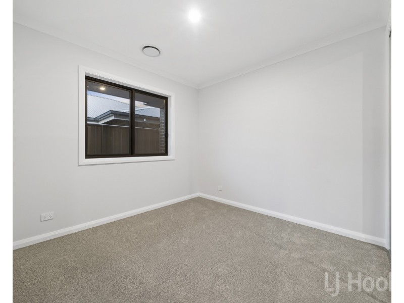 1 Heazlett Street, Googong NSW 2620