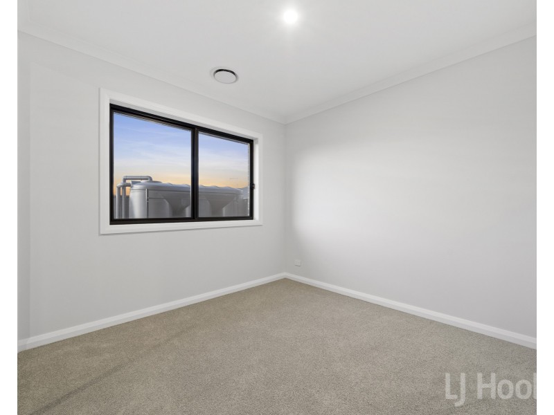 1 Heazlett Street, Googong NSW 2620