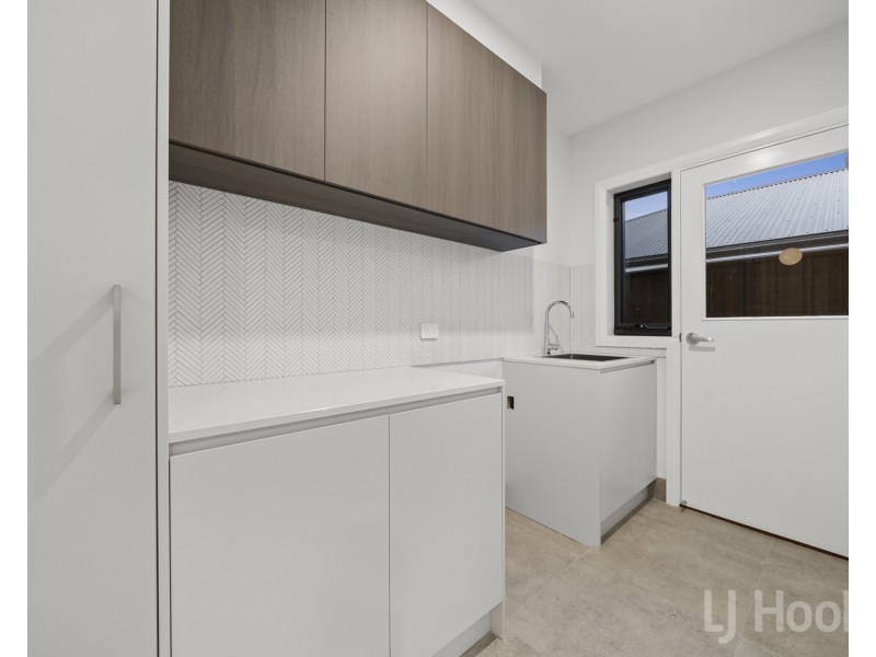1 Heazlett Street, Googong NSW 2620