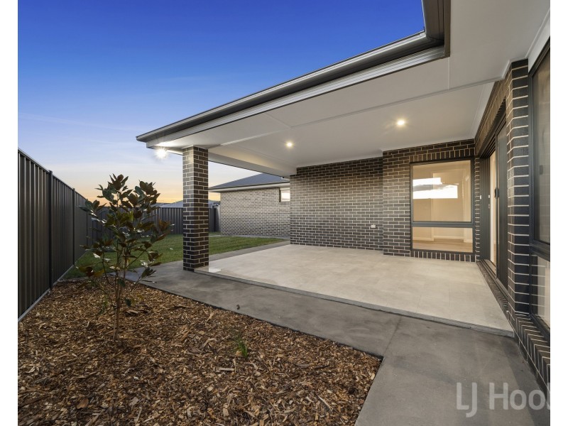 1 Heazlett Street, Googong NSW 2620