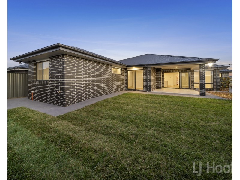 1 Heazlett Street, Googong NSW 2620