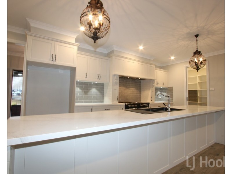 3 Baxter Loop, Googong NSW 2620