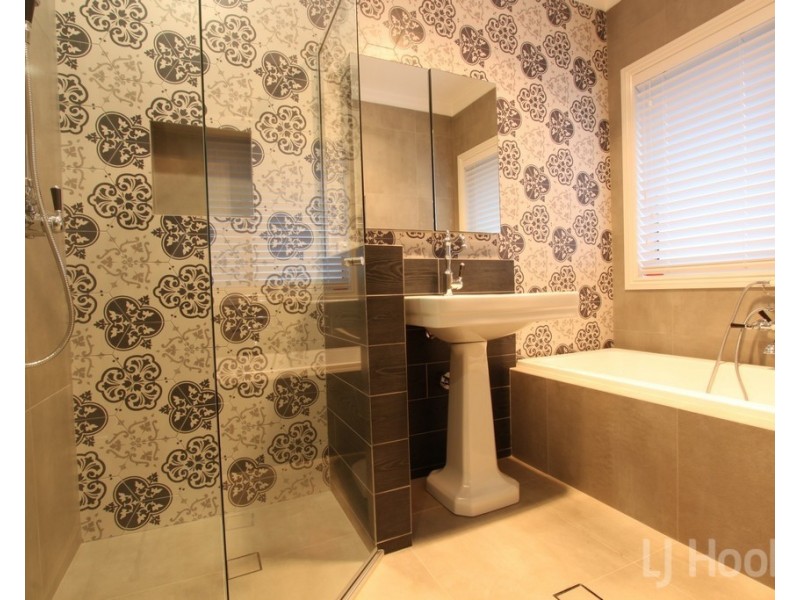 3 Baxter Loop, Googong NSW 2620