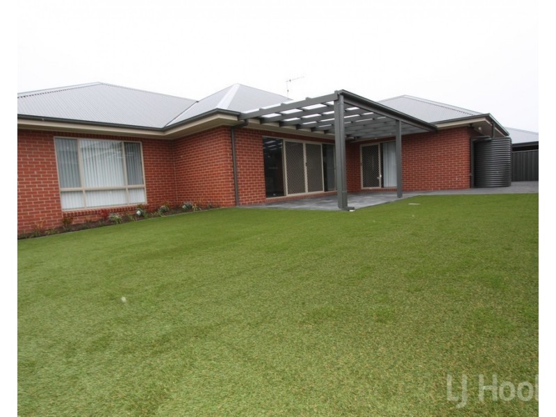 3 Baxter Loop, Googong NSW 2620