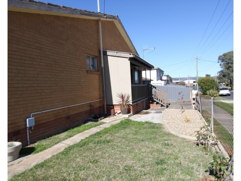 16 Carrington Street, Queanbeyan NSW 2620