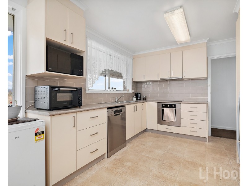 11 Cascade Street, Crestwood NSW 2620
