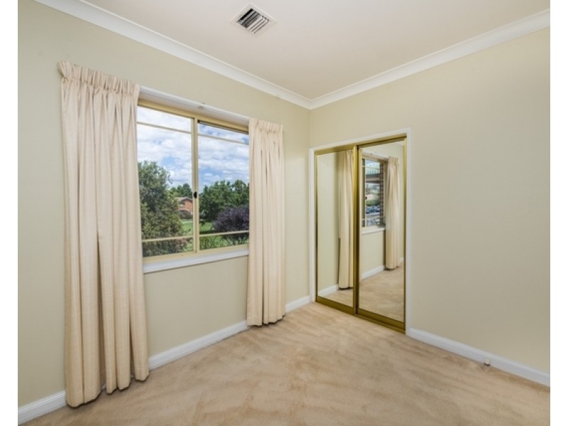 1/28 Macquoid Street, Queanbeyan NSW 2620