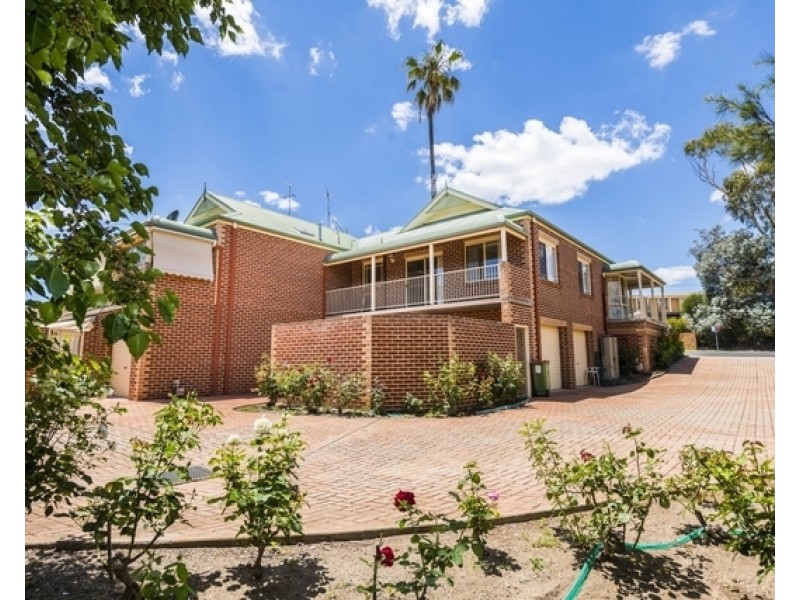 1/28 Macquoid Street, Queanbeyan NSW 2620