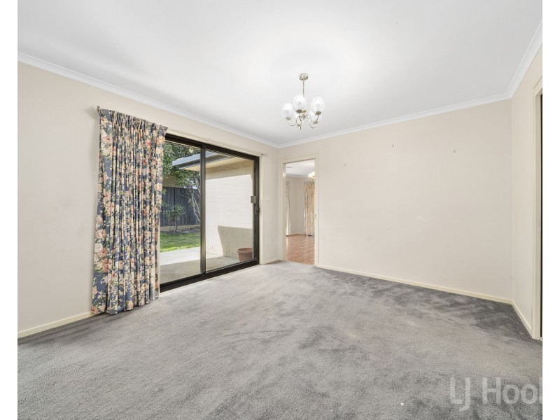 18 Tooroonga Crescent, Jerrabomberra NSW 2619