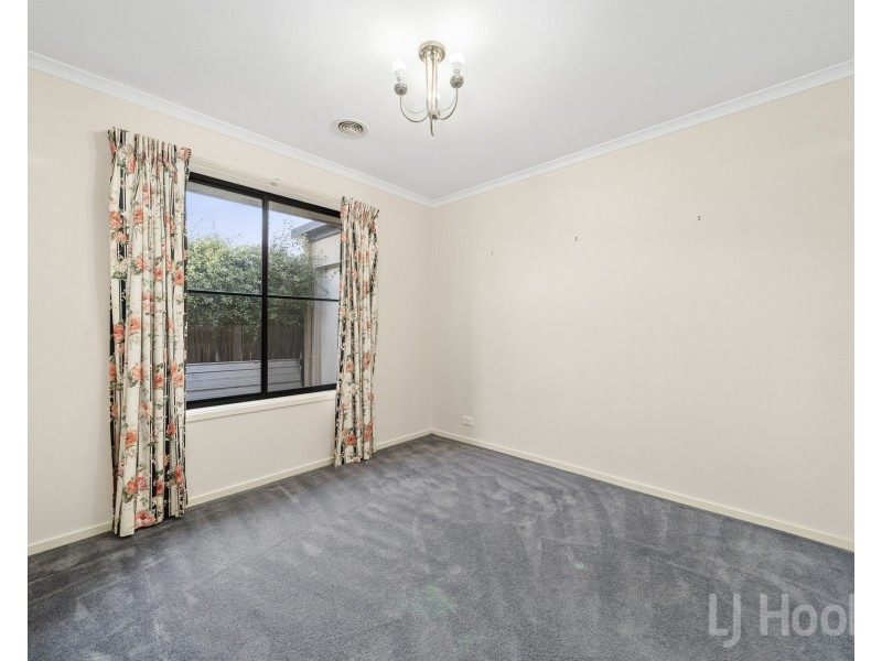 18 Tooroonga Crescent, Jerrabomberra NSW 2619