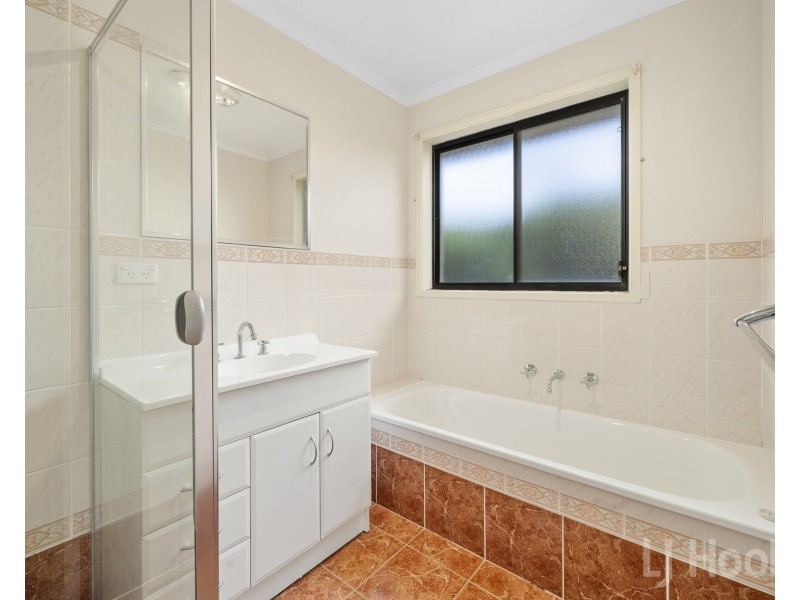18 Tooroonga Crescent, Jerrabomberra NSW 2619