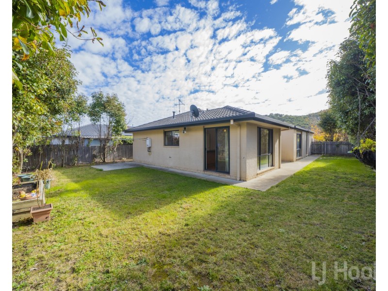 18 Tooroonga Crescent, Jerrabomberra NSW 2619