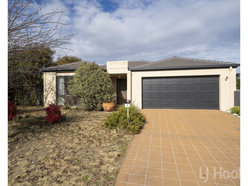 18 Tooroonga Crescent, Jerrabomberra NSW 2619