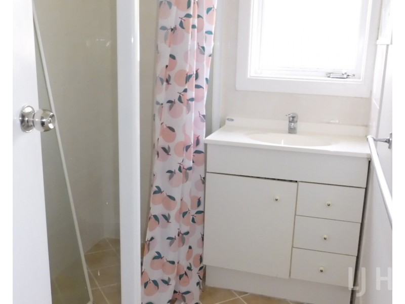 2/76 Tharwa Road, Queanbeyan NSW 2620