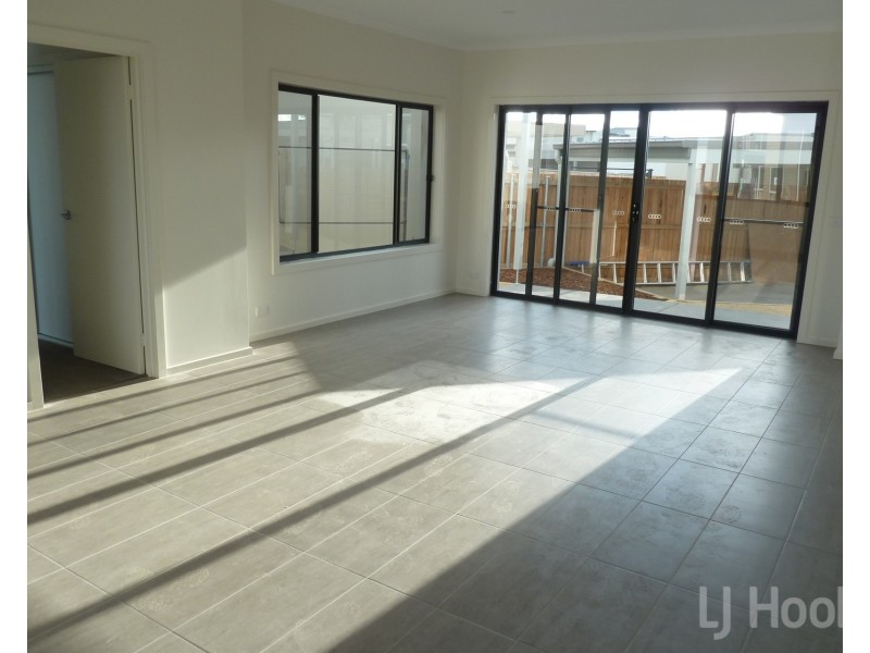 80 Caragh Avenue, Googong NSW 2620