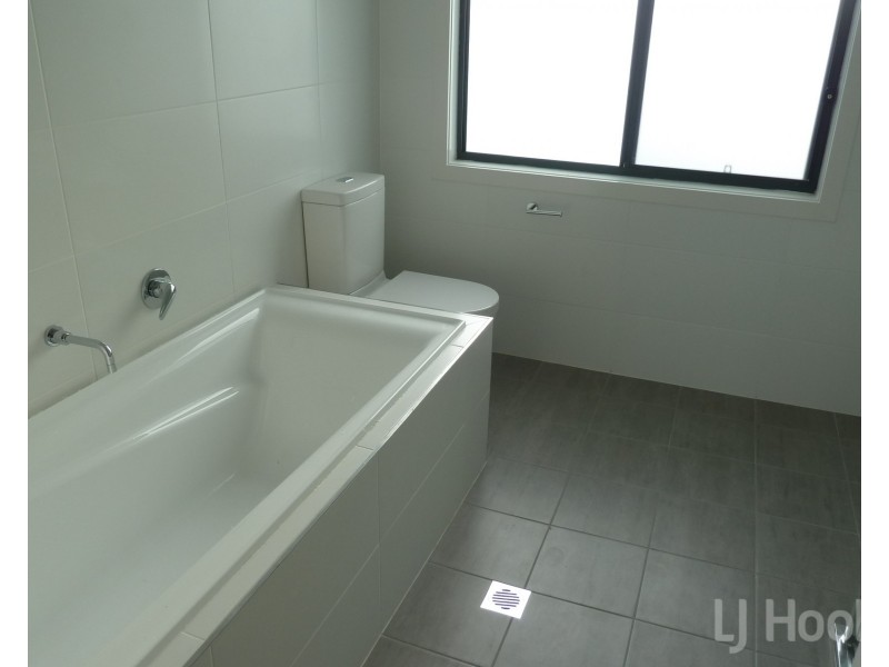 80 Caragh Avenue, Googong NSW 2620