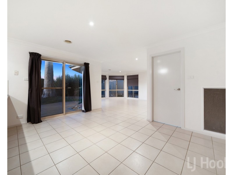 2 Banyalla Close, Jerrabomberra NSW 2619