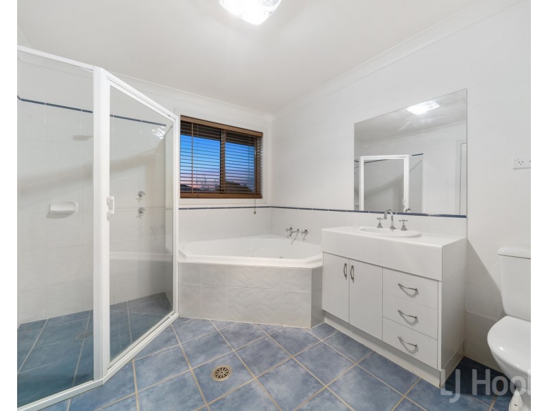 2 Banyalla Close, Jerrabomberra NSW 2619