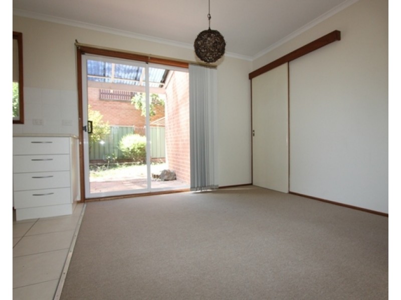 1/24 Bungendore Road, Queanbeyan NSW 2620
